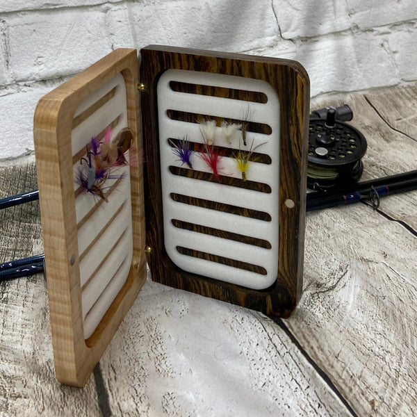 Bobcote and curly maple fly box. Has a fly rod and flies in the fly box for display prepose only. Product you get is only the fly box